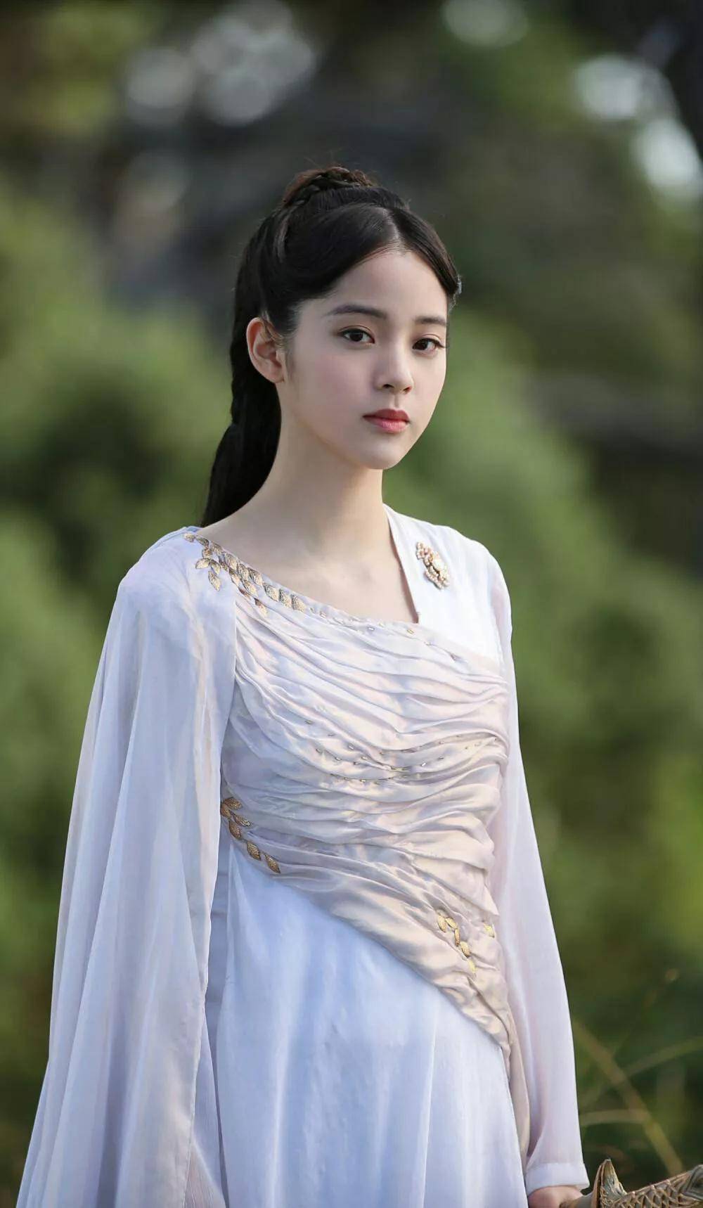 图片来源于网络00后小花欧阳娜娜的作品不是很多,尤其是古装剧,有且仅