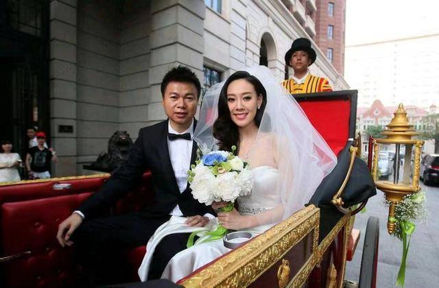 与前妻遗憾分开,后娶小13岁演员再获幸福_于根伟_邵倩_足球