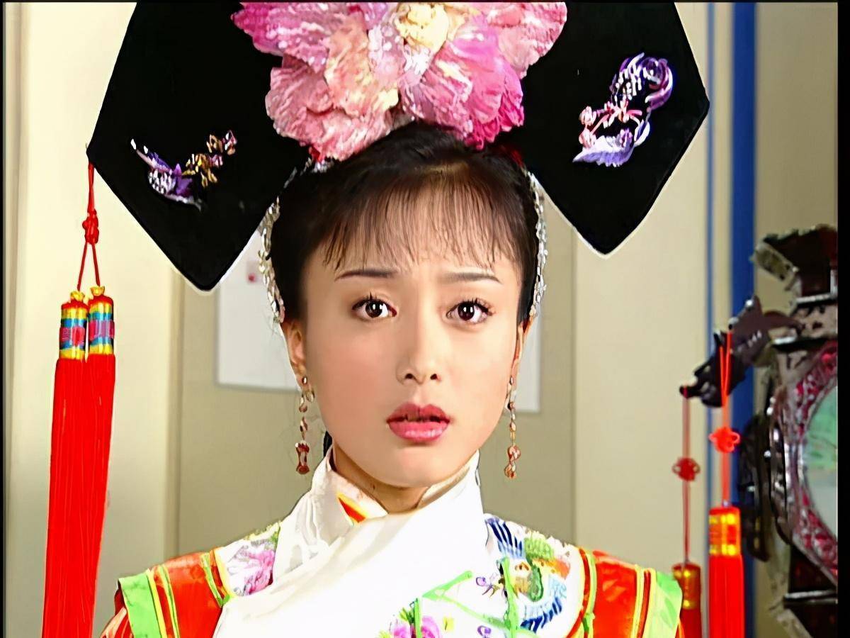 刚入行没多久,就接到了《还珠格格3》知画一角,之后又拍摄了《又见一