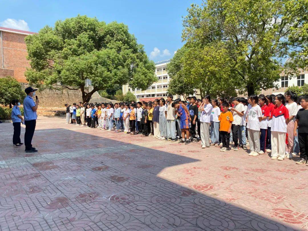 兴国县崇贤中学开展法制教育进校园活动_知法_师生_懂法