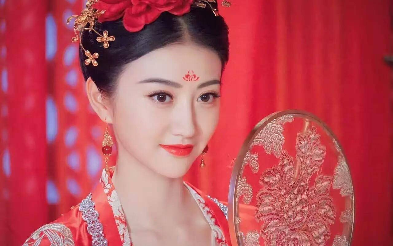 当红花旦最好看的嫁衣造型,少女新娘甜美贵气_红衣_祖儿_景甜