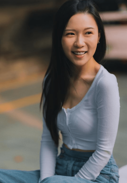 穿露脐装秀小蛮腰,衣服单薄内衣痕迹明显_王子涵_身材_照片