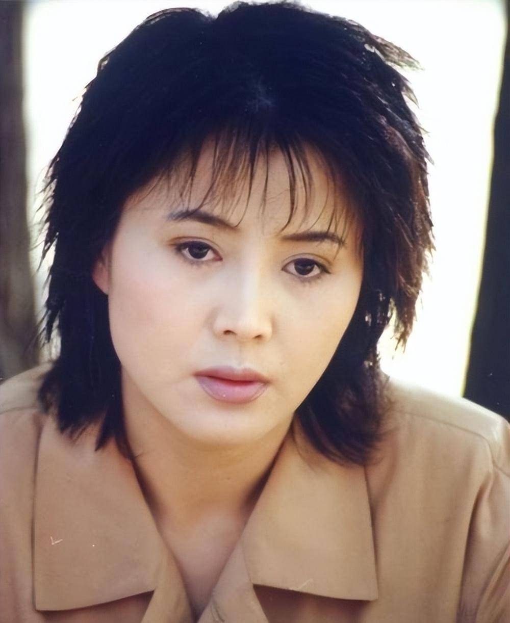 感情压得一塌糊涂,再也不相信爱情了,现在52岁的单身_于小_秦烽_对方