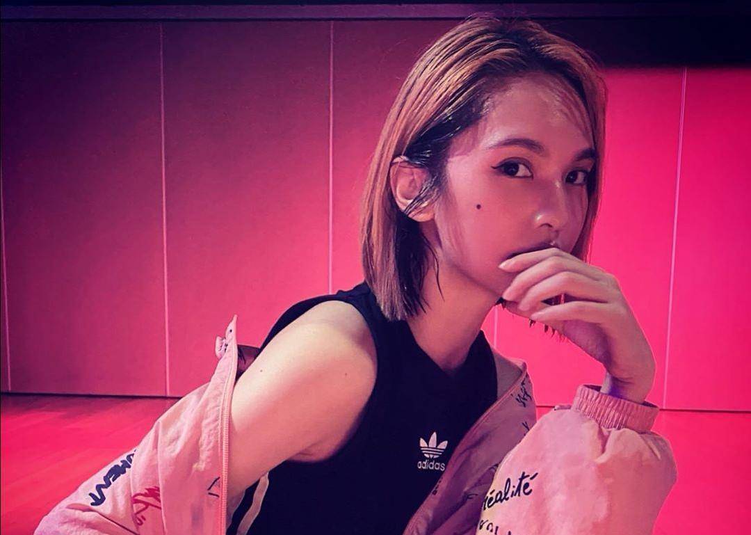 杨丞琳晒健身照,心情似乎好了不少,"小鬼"的离开曾让她崩溃_高以翔