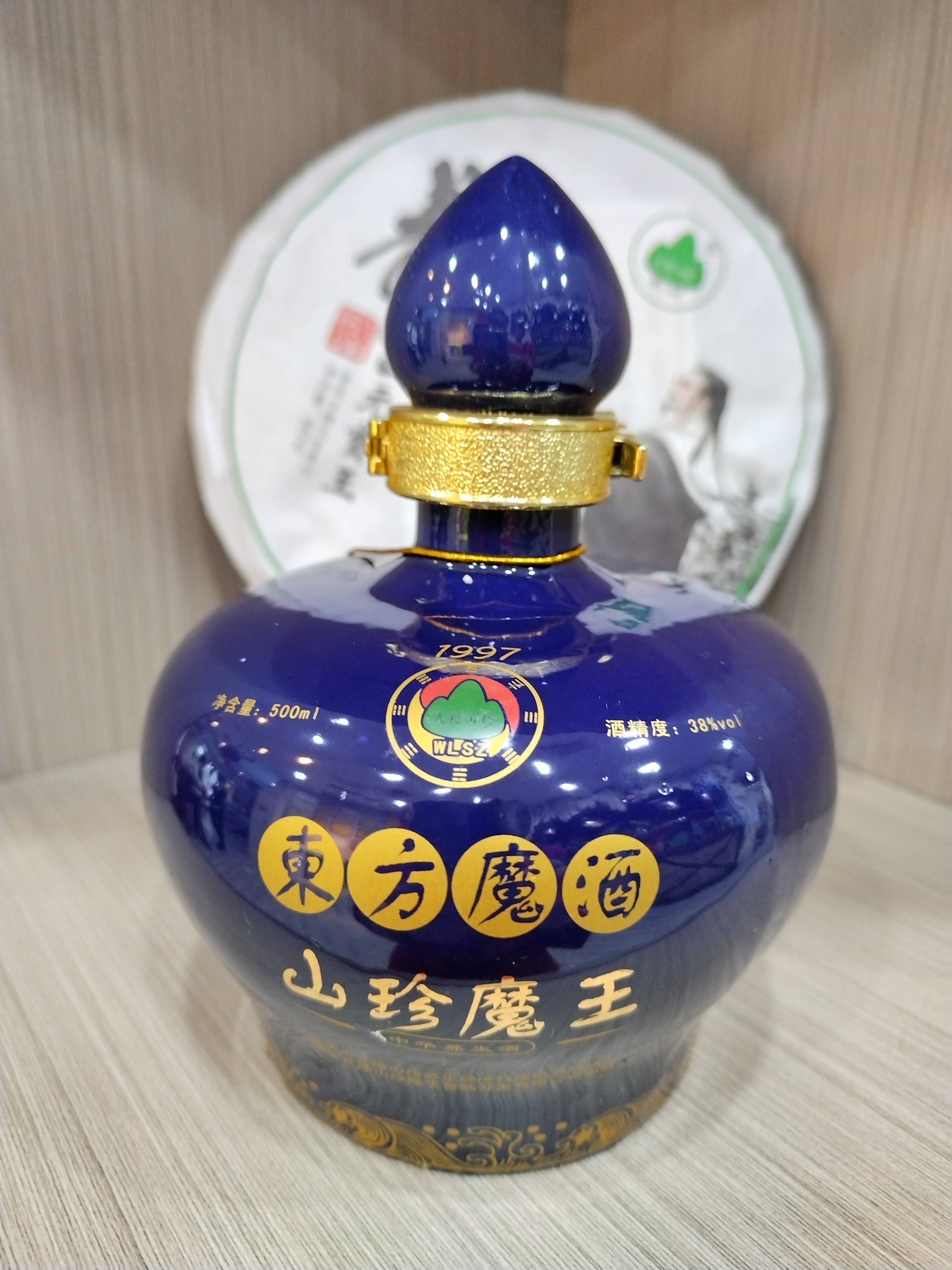 根据我国第一部药物专著《神农本草经》记载灵芝有紫赤青黄白黑