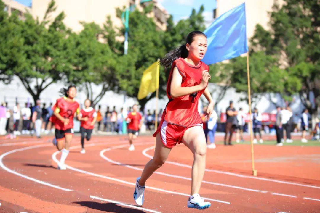 鼓手心语励众志——西昌市第四十届中学生田径运动会学校宣传组迸发