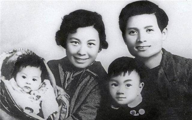 严凤英:传奇黄梅戏老艺术家,一生坎坷,最终找到那个懂她的人_甘律