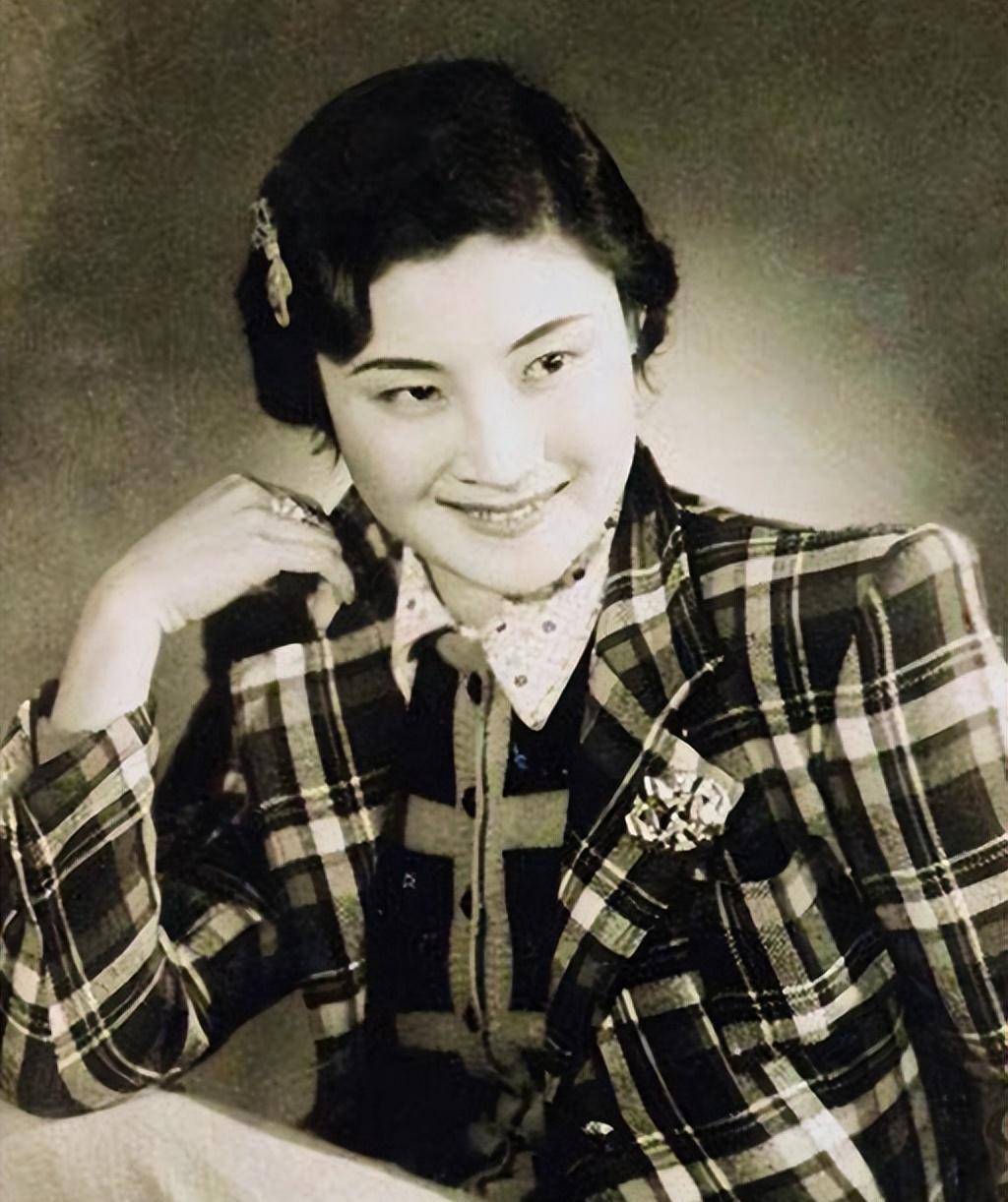 几番言语撩拨之后,言慧珠彻底动了凡心,与白云同居在了一起.