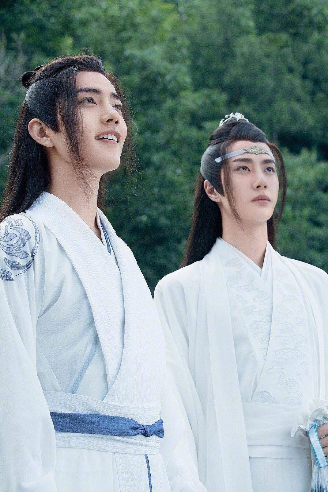 王一博《陈情令》初始定妆照，古装PK现代装穿搭，你更喜欢哪个？_搜狐网