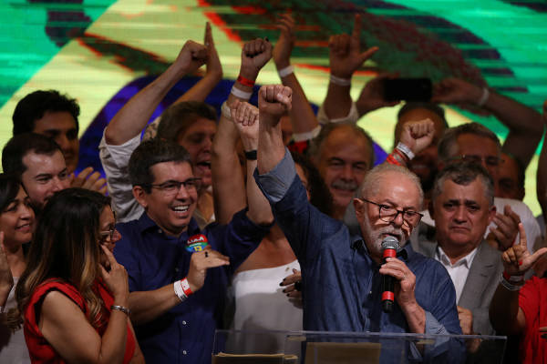 巴西总统博索纳罗尚未承认败选，支持者被指封锁公路以抗议选举结果