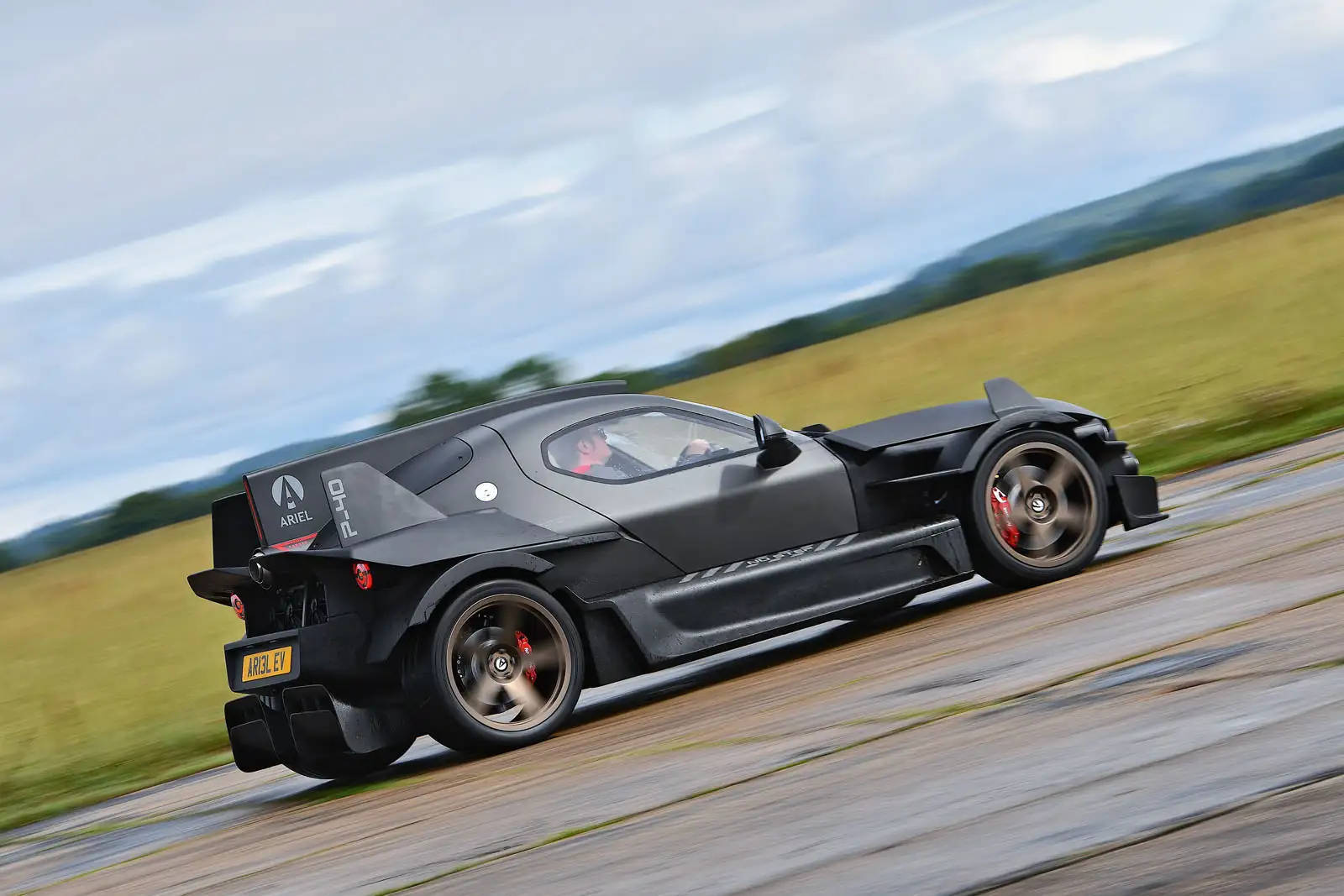 ariel打造加速仅2秒的纯电蝙蝠战车_跑车_性能_蝙蝠车