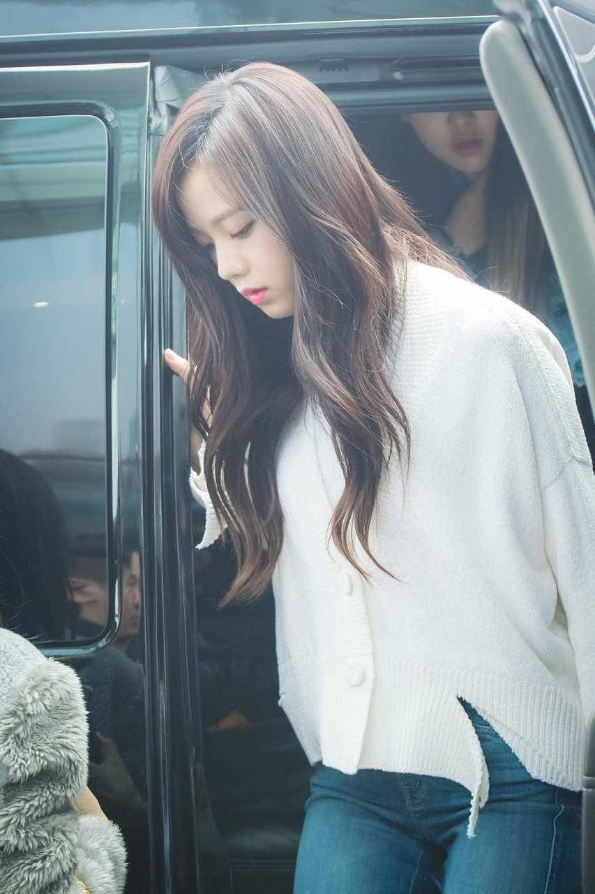 金智秀肤如凝脂,气质超群,衣品也是人间仙子般美好,我太爱她了_感觉