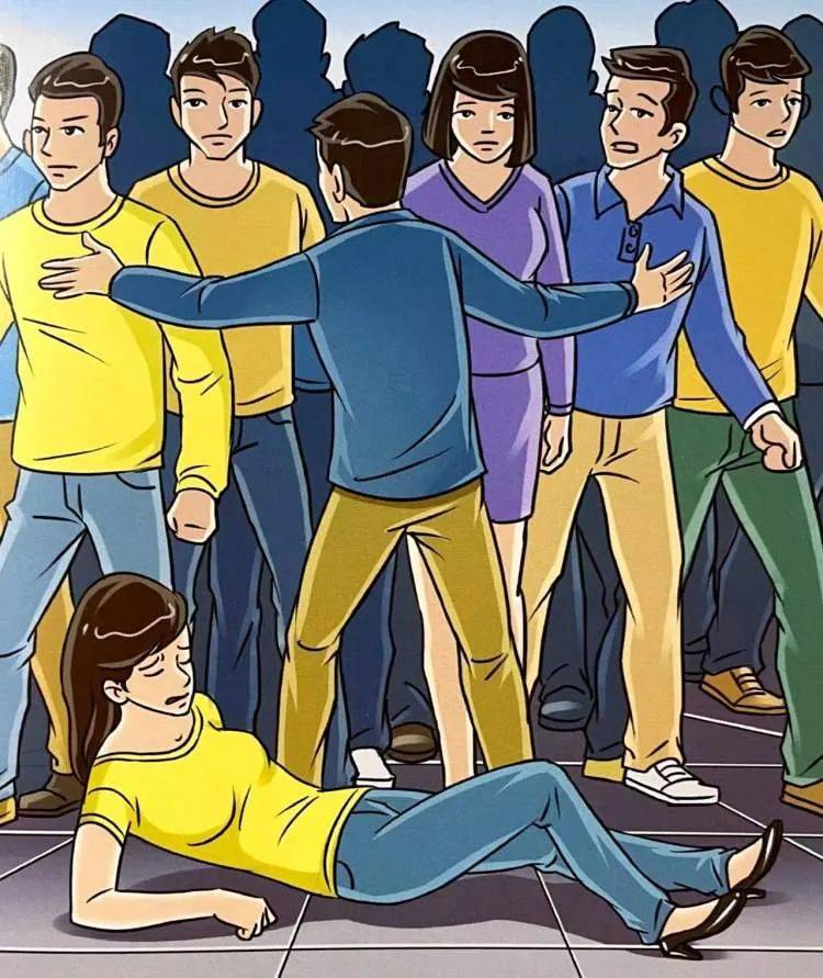 拥挤场所跌倒后如何自救?要点→_人群_人流_伤势