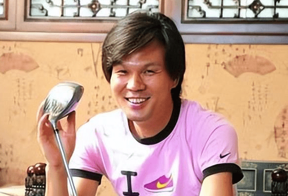 李彬:他以前是主持人,但现在没人认识他了.他的经历令人钦佩.