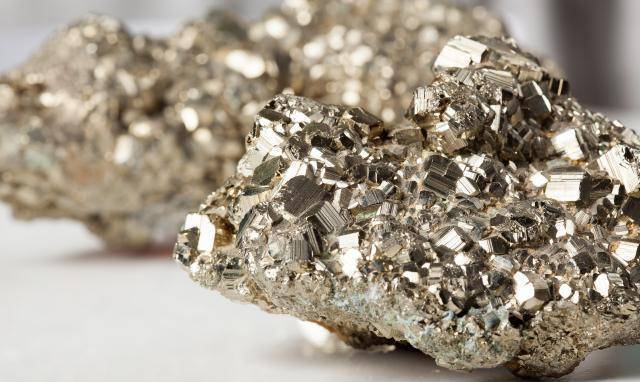 放射性铀立方被当作镇纸收藏,纳粹1064个原子弹铀块不知所踪_方块