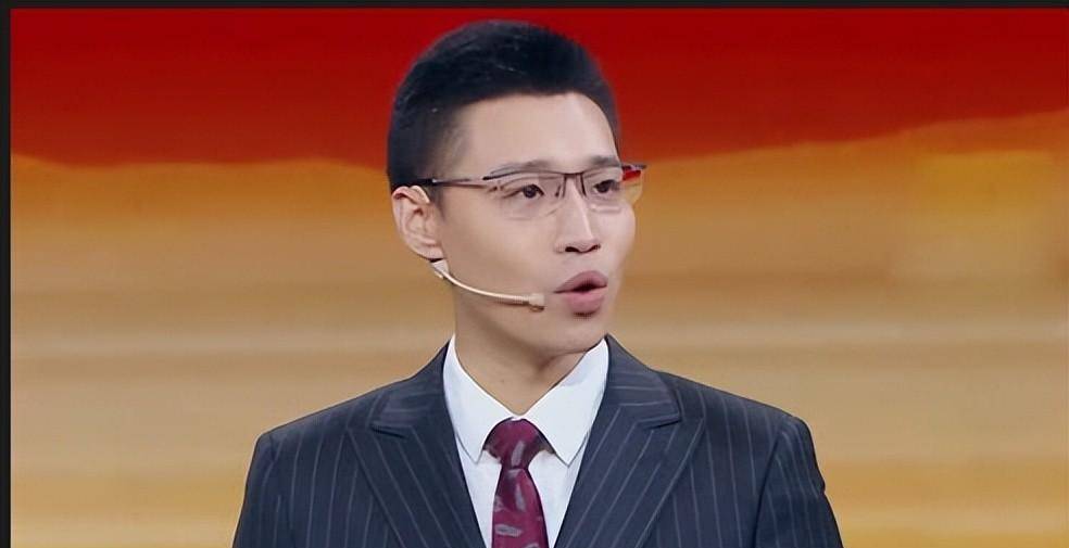 长腿小哥哥刘仲萌:从基层记者到央视主持人,他有着怎样的经历_大赛