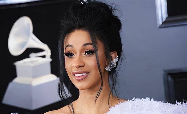 cardib晒儿子照片,发文称期待第三胎,1岁儿子吐舌头太可爱_卡迪_专辑