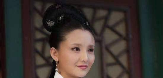 既然他曾经服侍过纯元皇后,肯定知道甄嬛入选得宠的原因,但是,他在