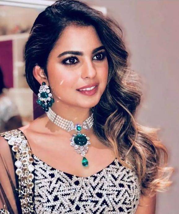 印度首富千金伊莎:大婚花7亿,因竹马丈夫长相老气被嘲眼光不好_克什