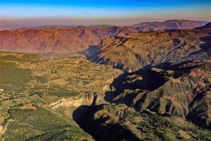 云南这一处大裂谷,最宽处200米,最窄处仅6米,大地最美伤痕_楚雄_瀑布