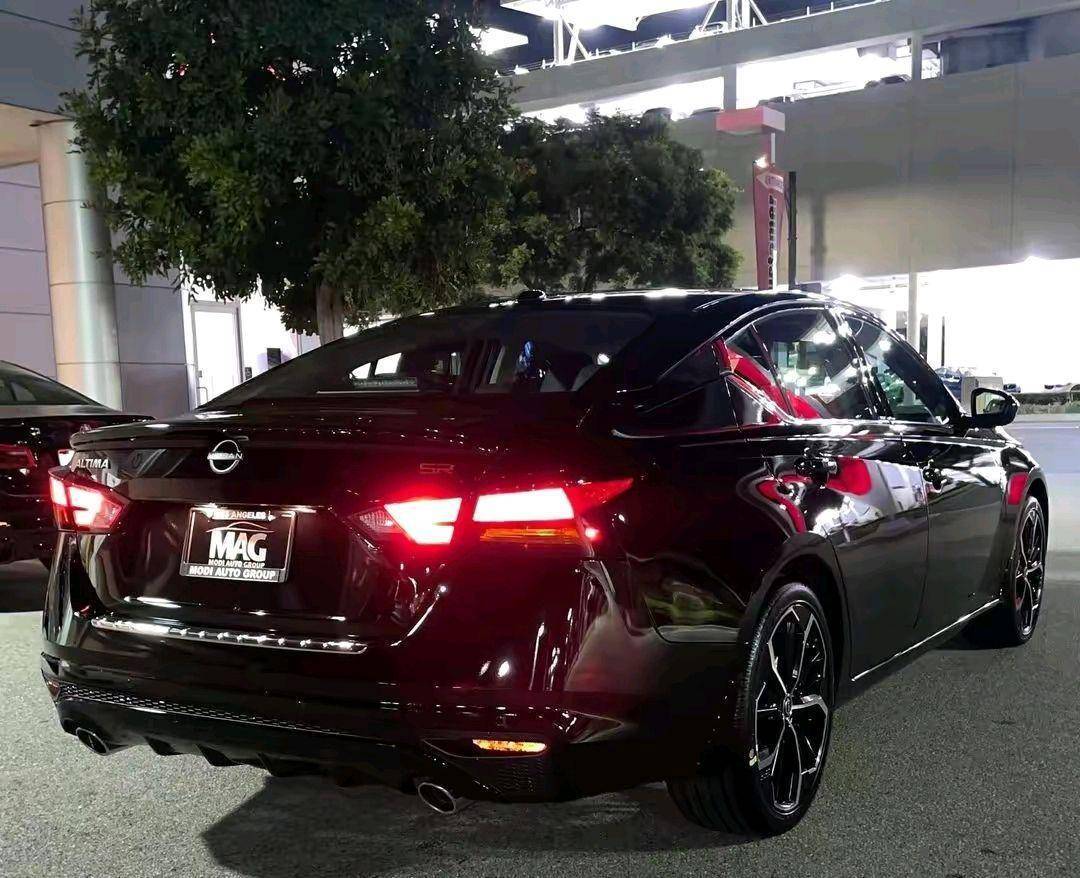 黑武士日产天籁亮相,细节升级,战斗风十足,2.