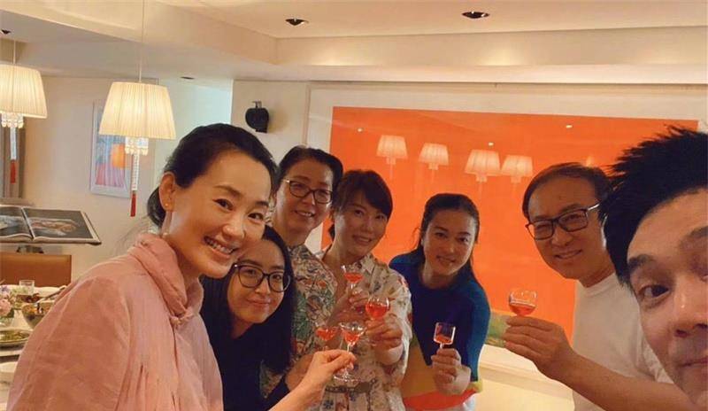25年结婚纪念日 林依轮亮出全家福 古风造型美如画 妻子 儿子 美食