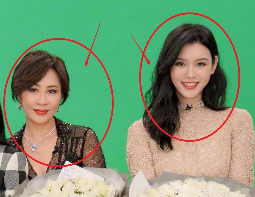 奚梦瑶与55岁刘嘉玲同框,甜美邻家长相略胜,超模气质却被碾压_活动_照