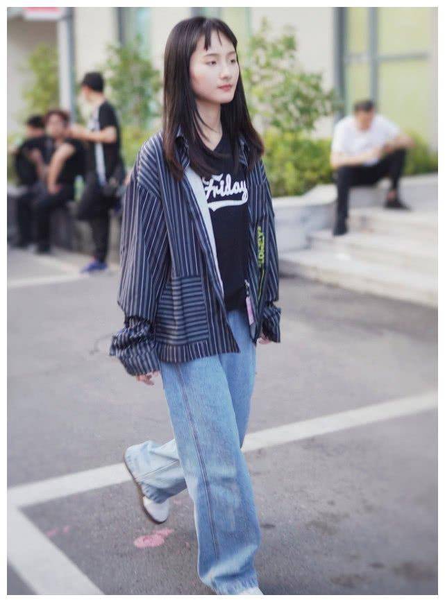 虽然张钰琪才1米6,但她却明白要穿"拖地裤",又潮又显高_张玉琪_黑色