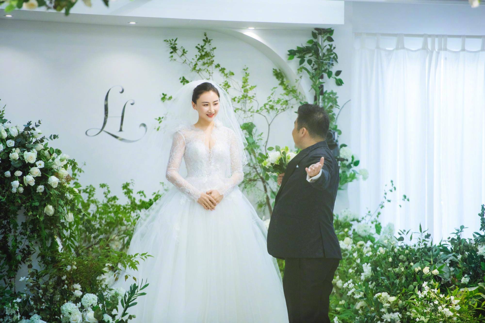 蹦床冠军何雯娜婚礼不一般,娱乐圈众多艺人齐送祝福_梁超_影响力_体育