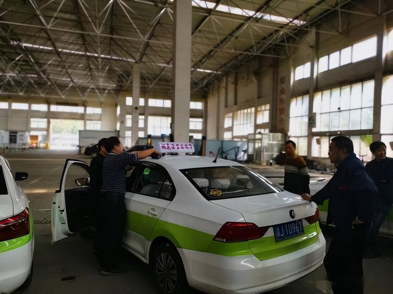 常德市道路运输服务中心开展市城区巡游出租车创文迎检查验工作_驾驶