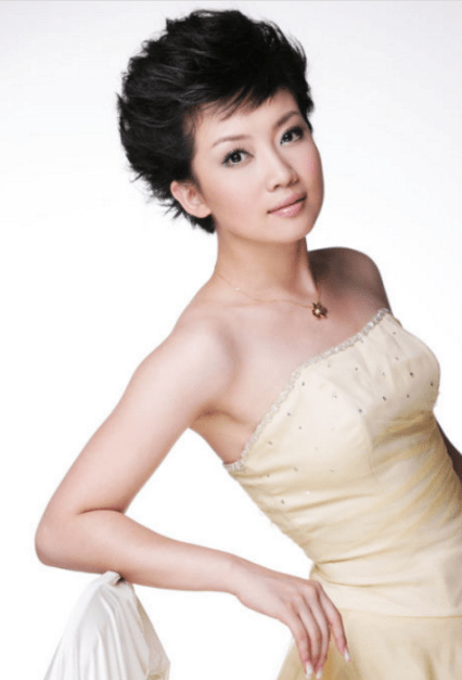 电视美女主持人王端端,近照豪气爽直,优雅风趣,另一半却是个谜_老公