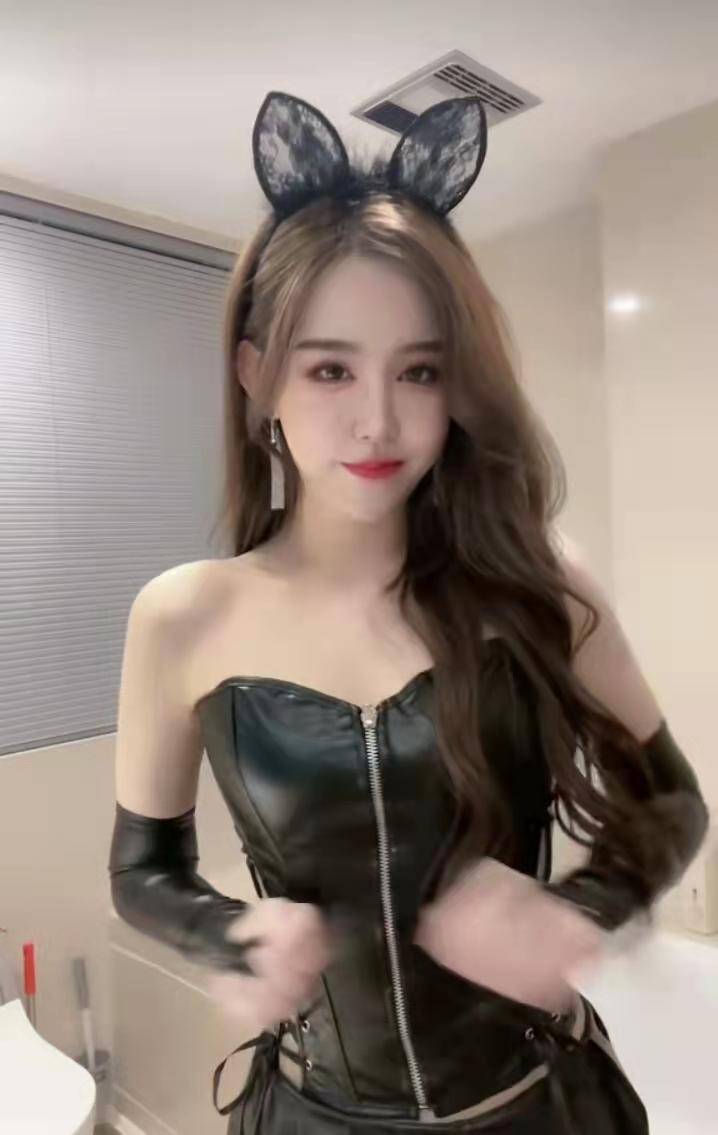 网红四姐再晒婚纱照,炒作恋情剧本封号后,确定要和