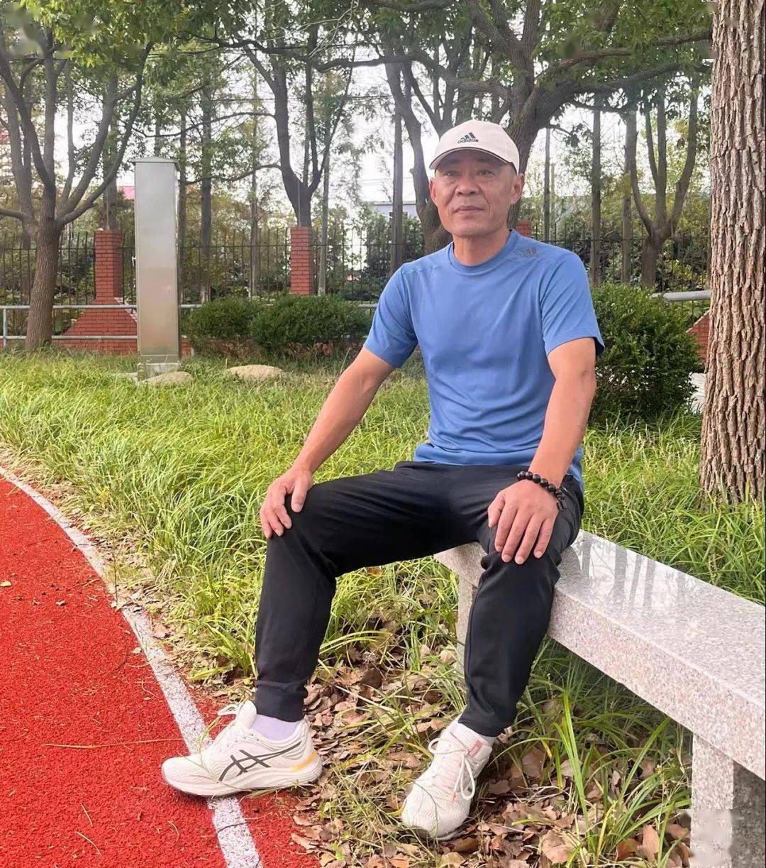 崇明区横沙中学 卞卫东教育格言:教育无小事,教师无小节.