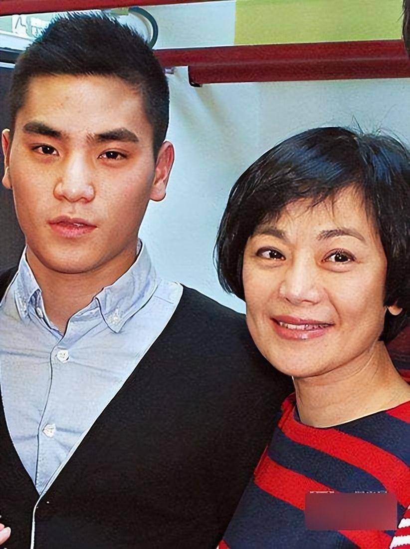 张艾嘉:37岁未婚生子,47岁时儿子被绑架,她后来怎样了?