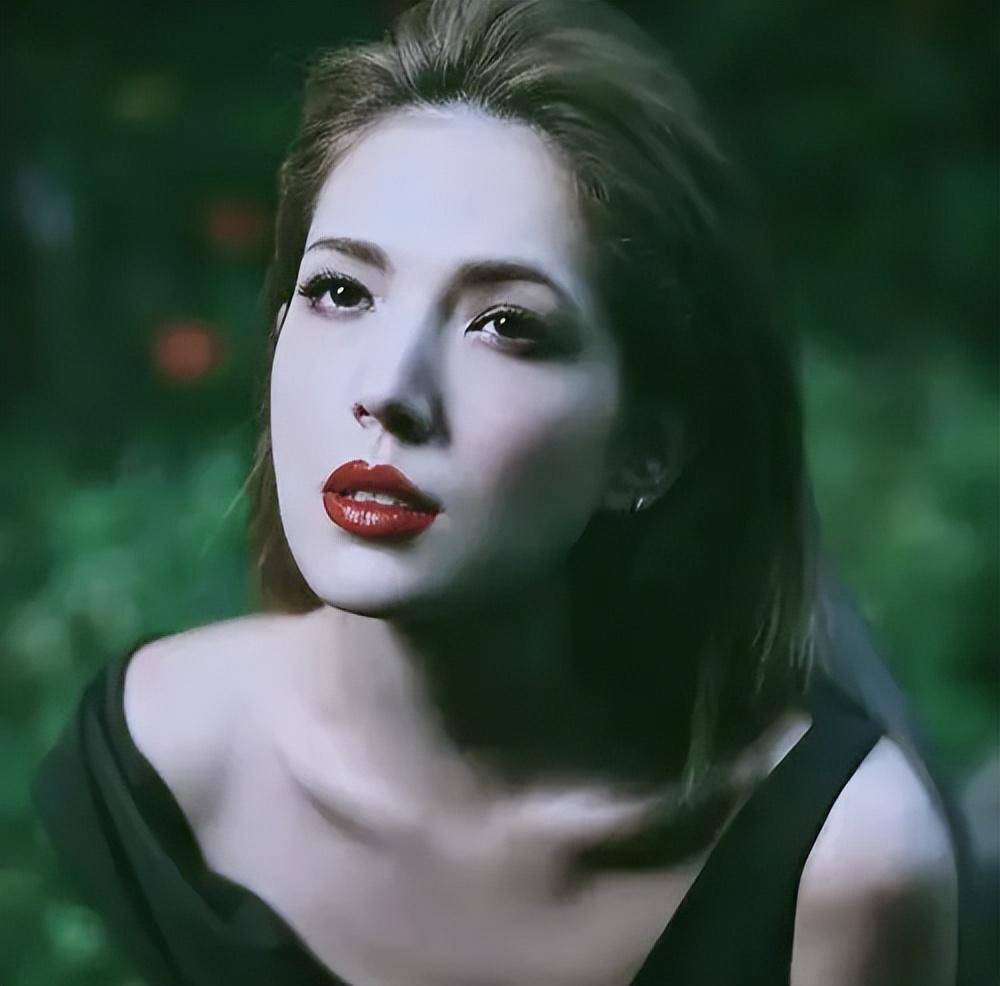 许卫宁:混血美女,在两个心狠手辣的男人之间挣扎,用演技逆袭从花瓶到