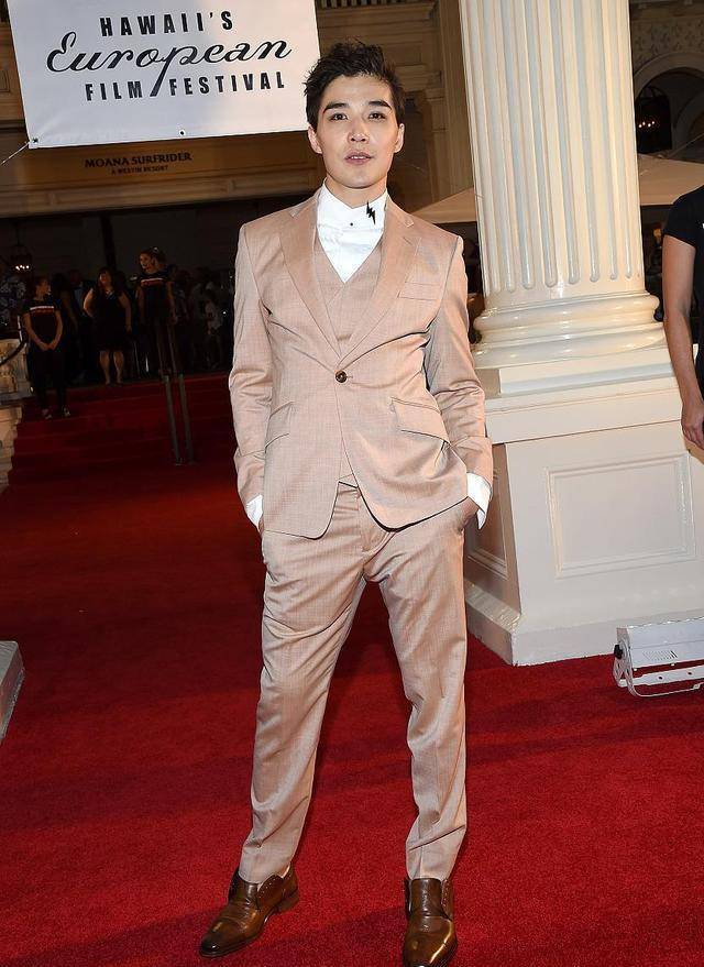 "华裔性感偶像"林路迪近照曝光,肌肉发达下腹凸出,法令纹明显_身材