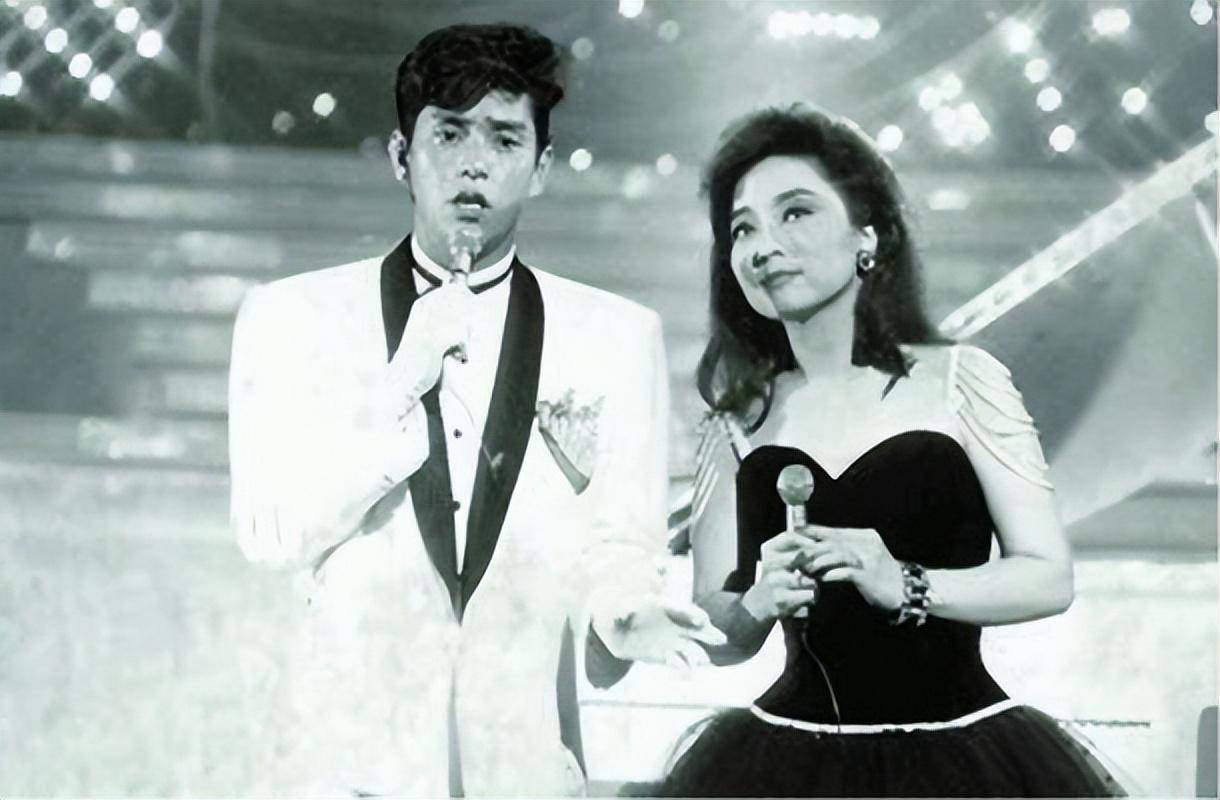 而且,当时徐绍峰们像挺拔的松柏一样,一唱就一夜.