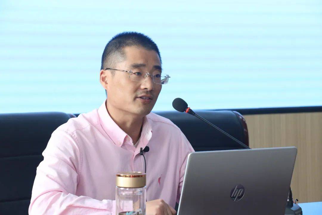 同侪共话谈管理常山县初中集团化学校校长分别围绕本次活动主题"精准