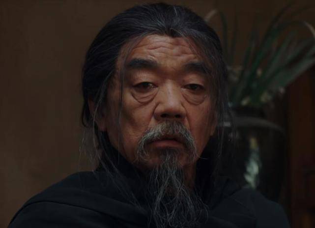 《骨头镇奇谭》上映，百年古镇怪事频发，兴安岭猎人燃战怪力乱神