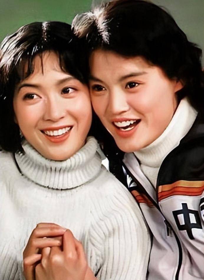 女排周晓兰:16岁才打排球,却屡获冠军,满身伤病退役后定居美国_训练