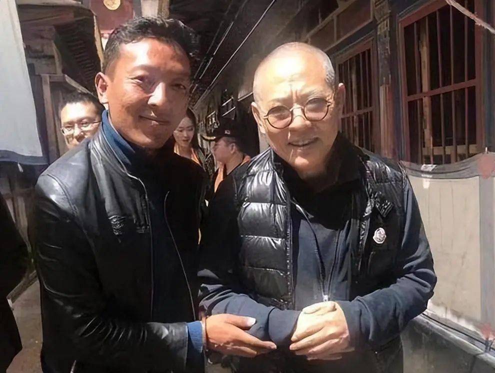 李連杰國外養病不再病懨懨,去拉薩朝聖被疑命不久矣 4 52ef1607a636495f91a27a51b2d98135