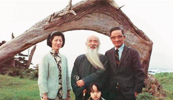 一次,因张大千之子的身份,张心建遭到他人匿名举报,随即丢掉了铁路局