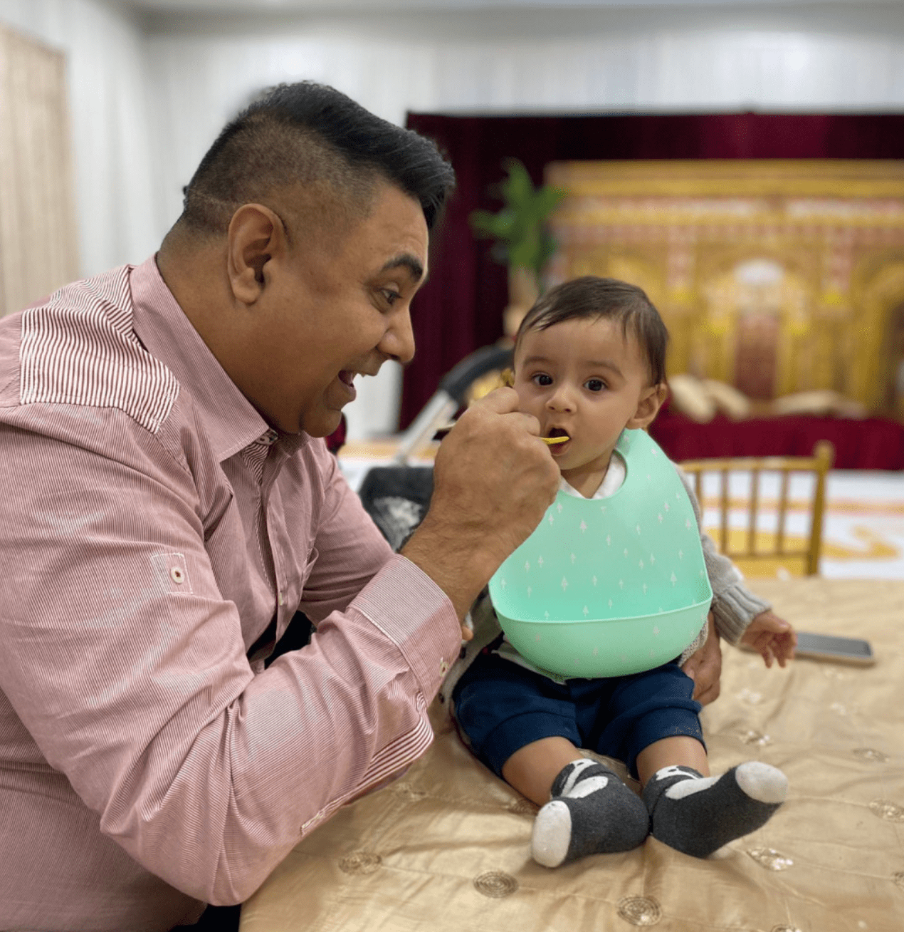 tvb绿叶为80岁母亲办大寿,四代同堂场面盛大,五个曾孙一同出镜_乔宝宝