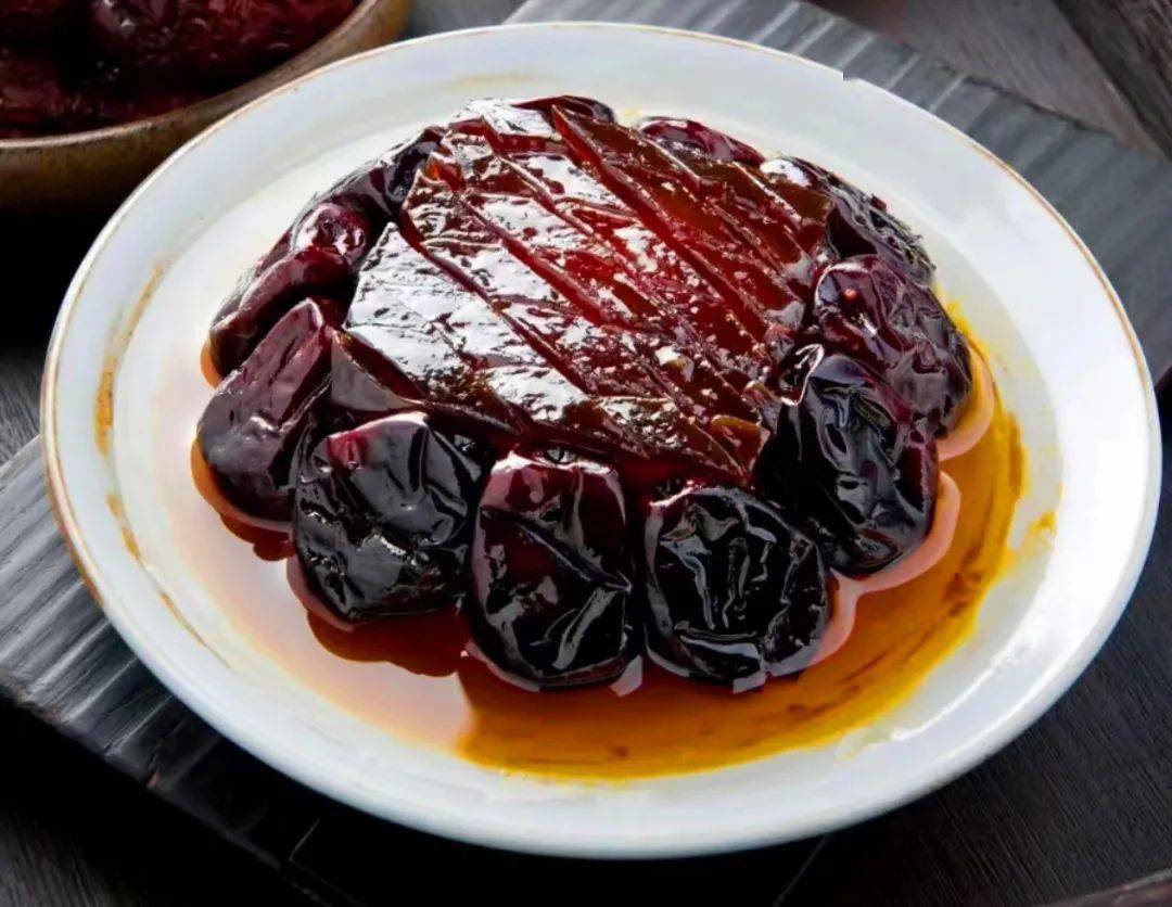 陕南糟肉芸豆煨排骨这道菜可以说是备受我们青睐,芸豆的软糯和排骨的