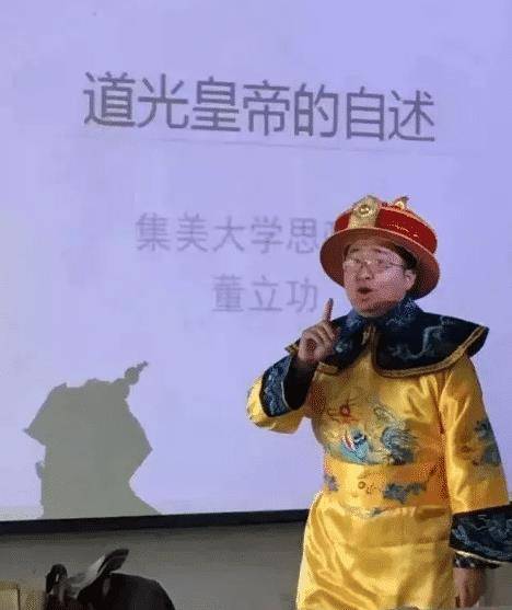 “须眉发现儿子不是亲生的，量问后欲哭无泪”老婆：其时人挺多的，哈哈哈哈哈