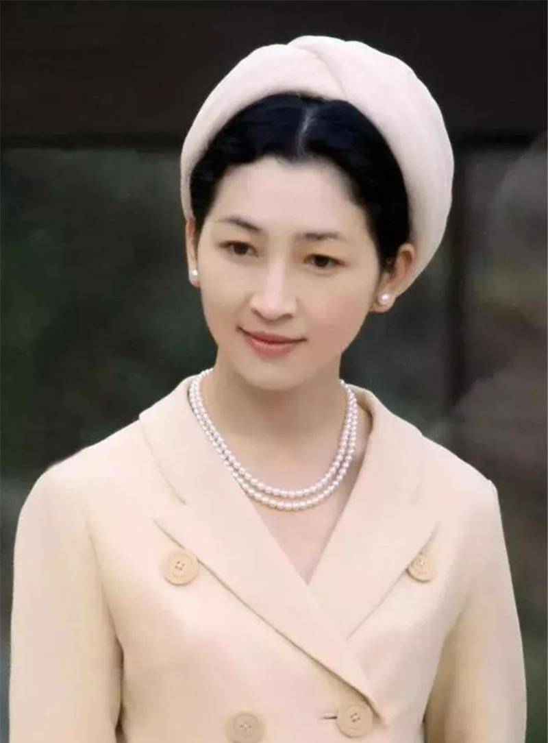 "最美平民王妃"美智子,穿和服尽显东方美,不要权位只要爱情_明仁_皇