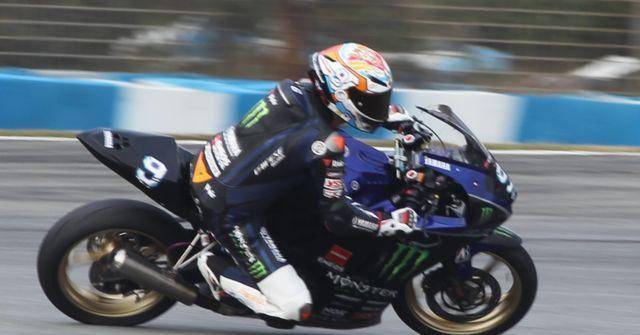 赛车服pk:王一博和肖战谁的车手造型更帅气?肖战堪称神级气质!