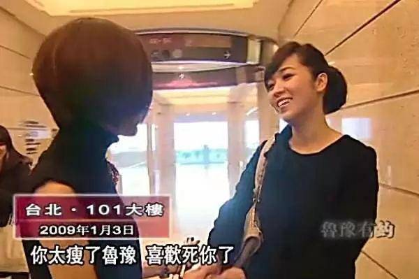 分手14年，侯佩岑仍与周杰伦绑缚上热搜，她的心计心情都藏在笑容里