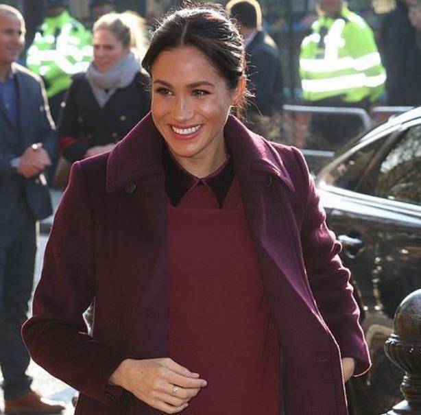 梅根夸赞自己是好妻子,大度原谅英国王室,内外兼修令哈里满意