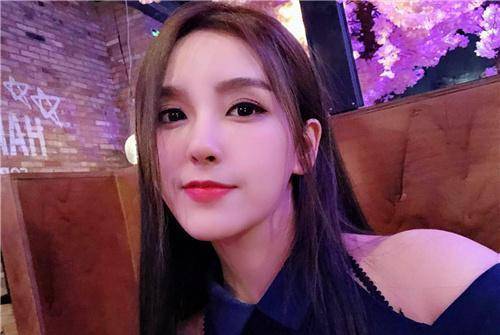 穿着清凉惹人眼球,饮食却引来网友吐槽_姐姐_余霜_rita